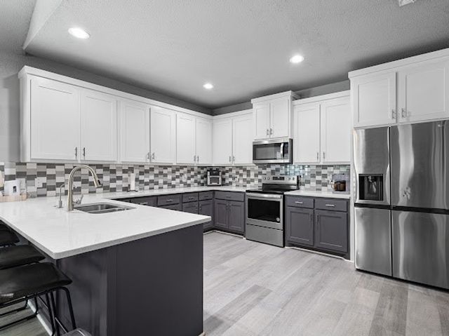 207 N Hubbard Street, Alvord, TX 76225