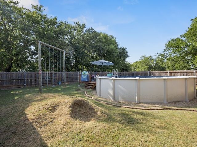 207 N Hubbard Street, Alvord, TX 76225
