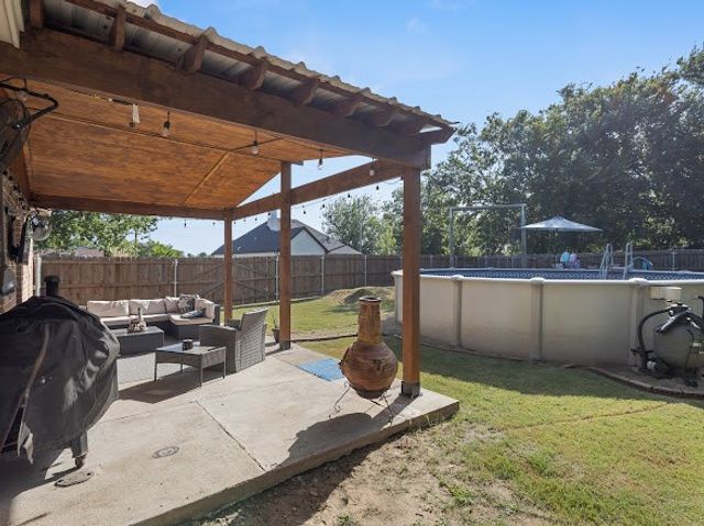 207 N Hubbard Street, Alvord, TX 76225