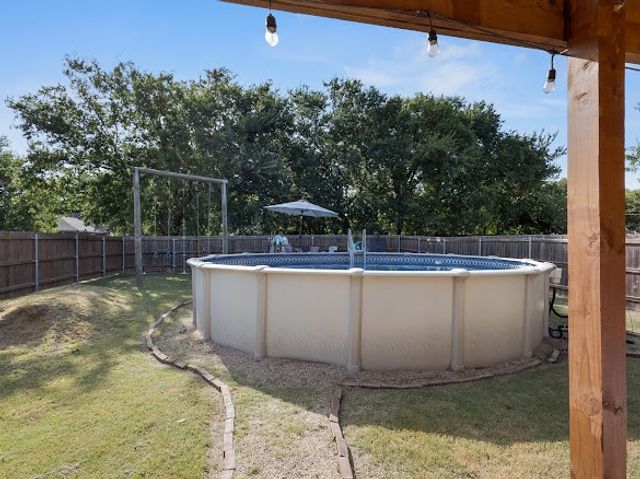 207 N Hubbard Street, Alvord, TX 76225