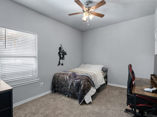 207 N Hubbard Street, Alvord, TX 76225