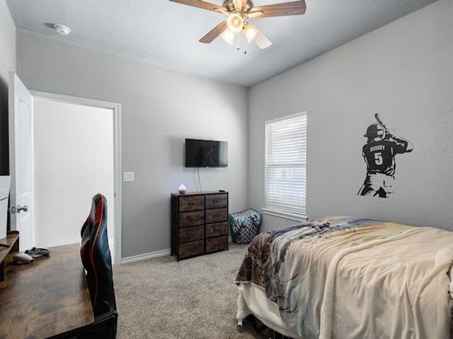 207 N Hubbard Street, Alvord, TX 76225