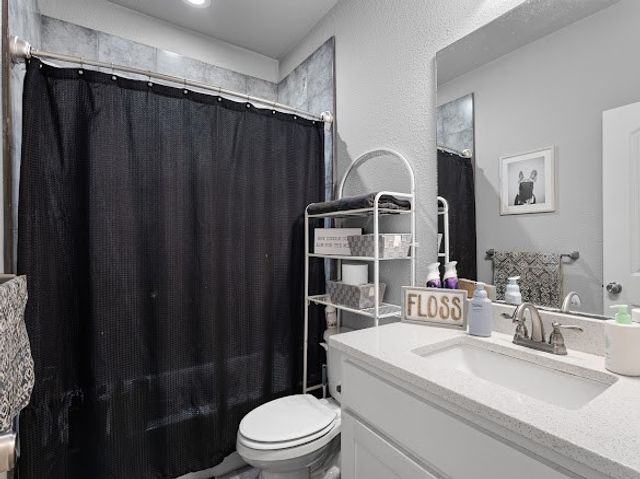 207 N Hubbard Street, Alvord, TX 76225