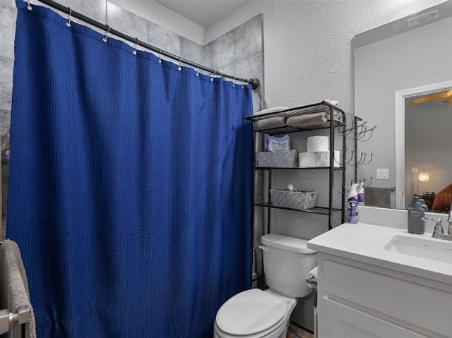 207 N Hubbard Street, Alvord, TX 76225