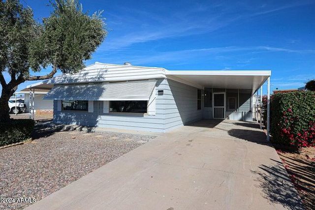 2227 N NICKLAUS Drive, Mesa, AZ 85215