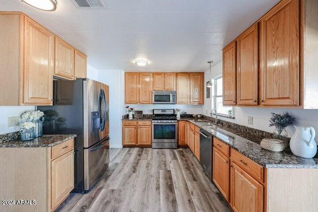 2227 N NICKLAUS Drive, Mesa, AZ 85215