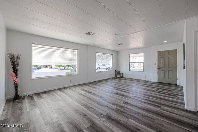 2227 N NICKLAUS Drive, Mesa, AZ 85215