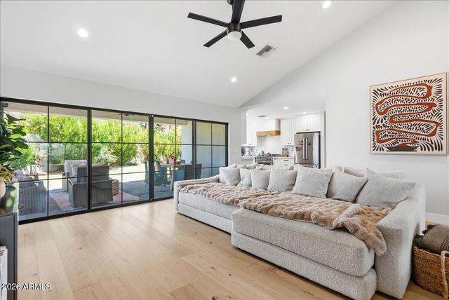 4214 E TURNEY Avenue, Phoenix, AZ 85018