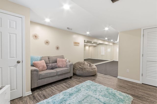 13205 Mckinley Place, Crown Point, IN 46307