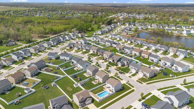 13205 Mckinley Place, Crown Point, IN 46307