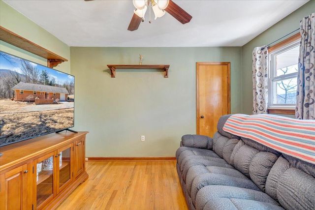 5292 Amanda LN, Roanoke, VA 24014