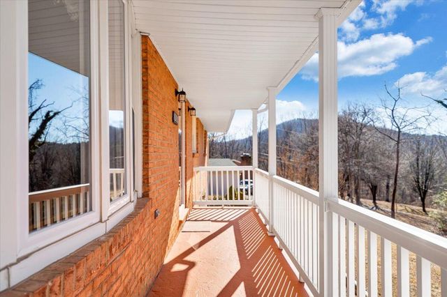 5292 Amanda LN, Roanoke, VA 24014