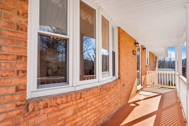 5292 Amanda LN, Roanoke, VA 24014