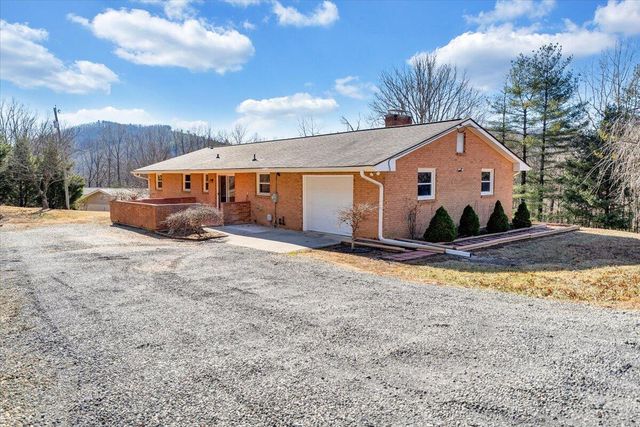 5292 Amanda LN, Roanoke, VA 24014