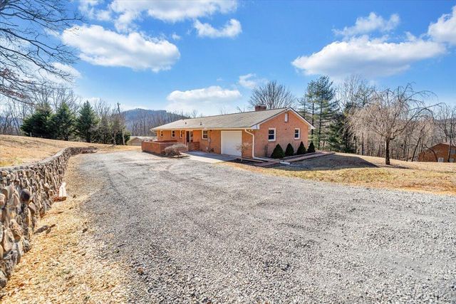 5292 Amanda LN, Roanoke, VA 24014