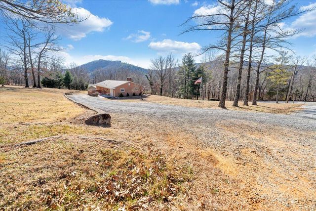 5292 Amanda LN, Roanoke, VA 24014