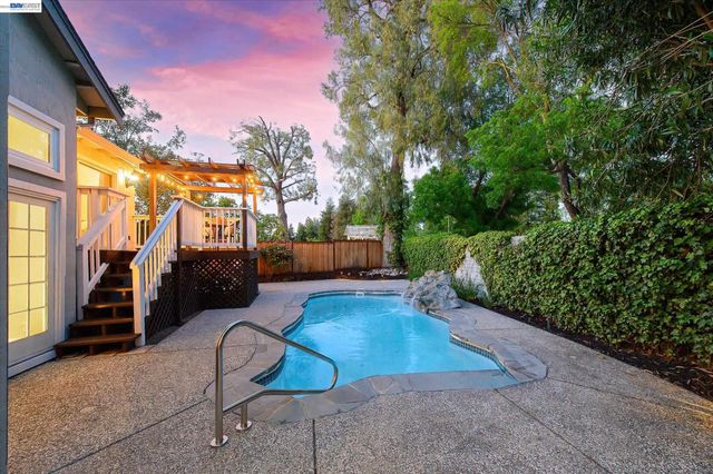 5943 Corte Arboles, Pleasanton, CA 94566