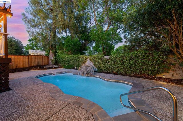 5943 Corte Arboles, Pleasanton, CA 94566