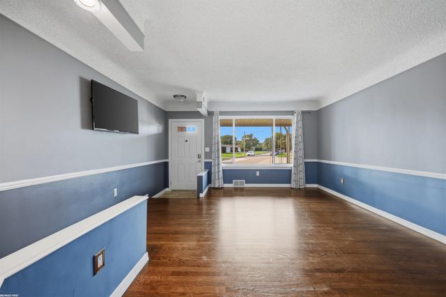13203 Darryl Drive, Warren, MI 48088
