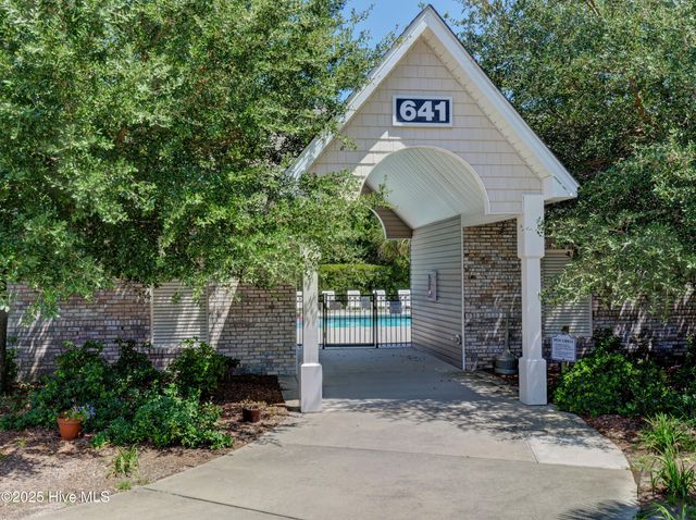 645 Condo Club Drive Unit 302, Wilmington, NC 28412