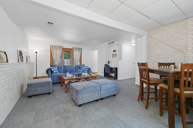 152 S Lancaster Drive, Bolingbrook, IL 60440