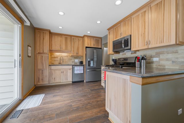 152 S Lancaster Drive, Bolingbrook, IL 60440