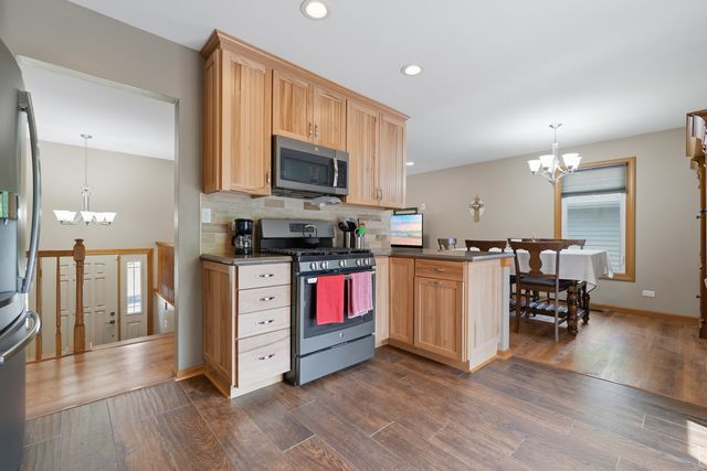 152 S Lancaster Drive, Bolingbrook, IL 60440