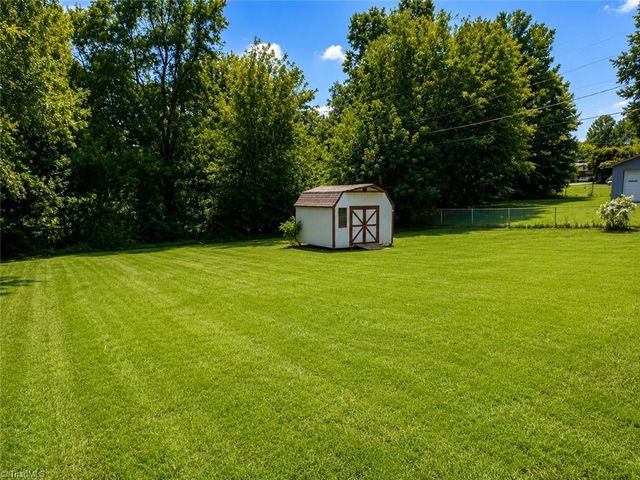 221 Stonehedge Drive, King, NC 27021