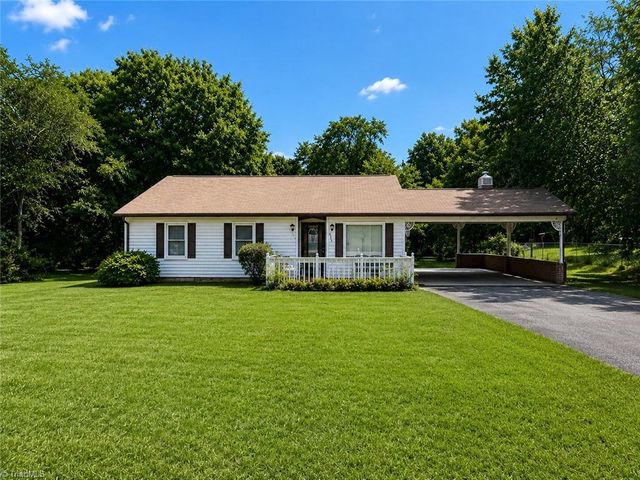 221 Stonehedge Drive, King, NC 27021