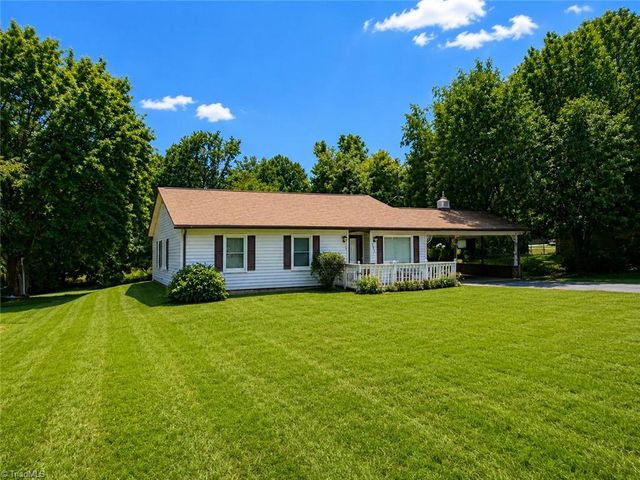 221 Stonehedge Drive, King, NC 27021