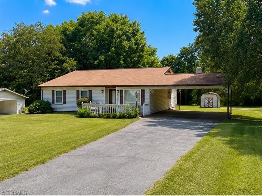 221 Stonehedge Drive, King, NC 27021