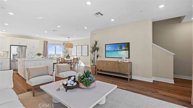 908 Chinon, Irvine, CA 92618