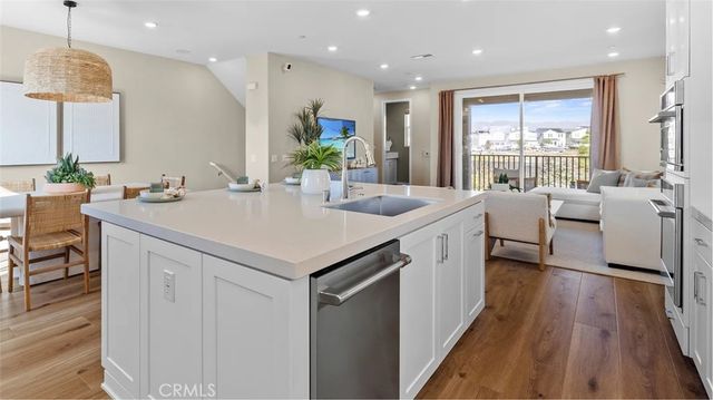 908 Chinon, Irvine, CA 92618