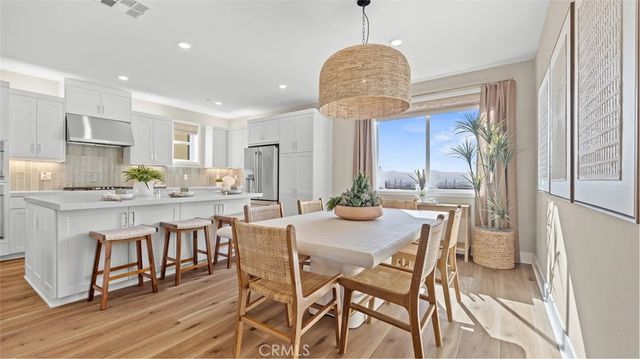 908 Chinon, Irvine, CA 92618