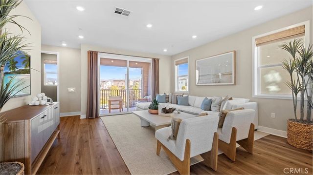 908 Chinon, Irvine, CA 92618