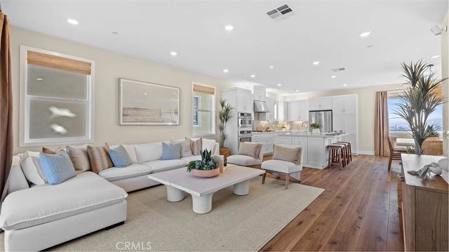 908 Chinon, Irvine, CA 92618