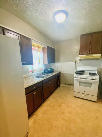 1928 E Crosstimbers Street, Houston, TX 77093