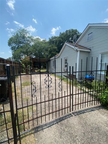 1928 E Crosstimbers Street, Houston, TX 77093