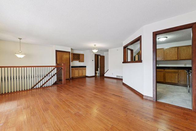 7641 Nicholas Way, Chanhassen, MN 55317