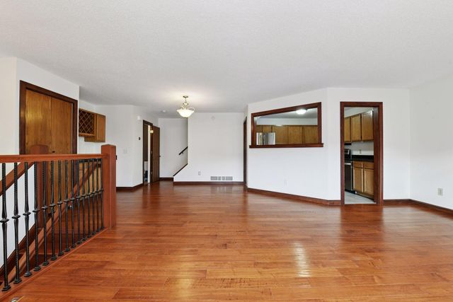 7641 Nicholas Way, Chanhassen, MN 55317