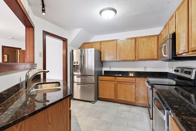 7641 Nicholas Way, Chanhassen, MN 55317