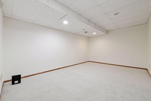 7641 Nicholas Way, Chanhassen, MN 55317