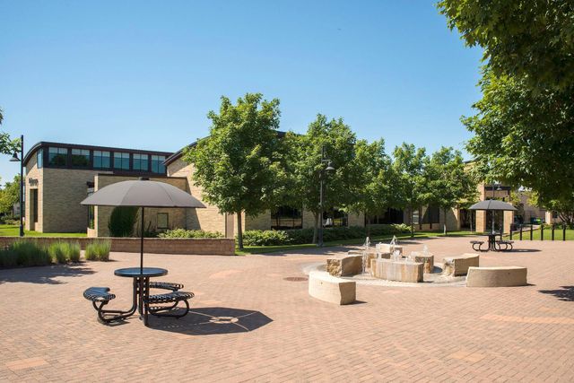 7641 Nicholas Way, Chanhassen, MN 55317