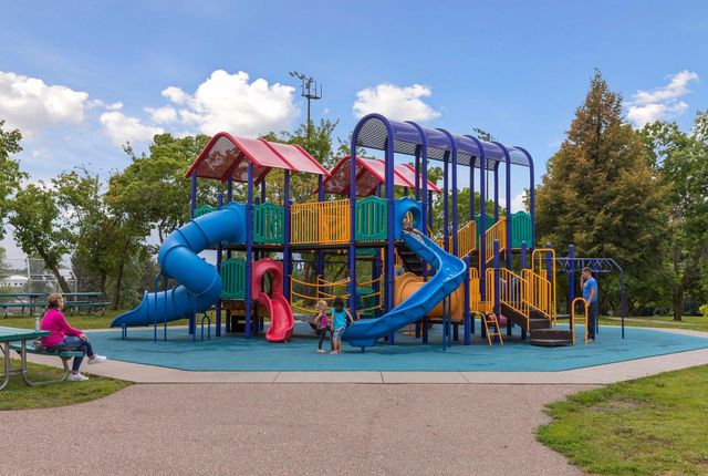 7641 Nicholas Way, Chanhassen, MN 55317