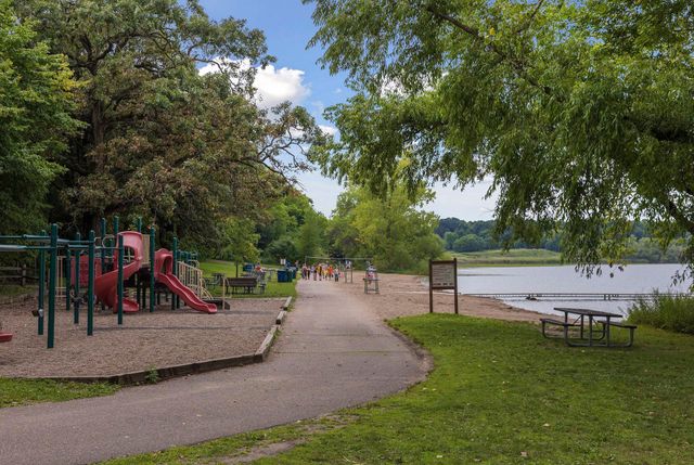 7641 Nicholas Way, Chanhassen, MN 55317