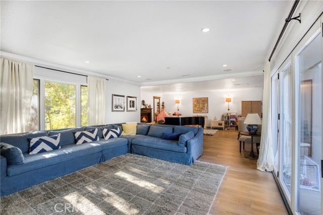 1300 Daily Cir., Glendale, CA 91208