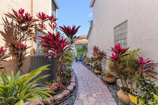 11435 NW 48th Ct, Coral Springs, FL 33076