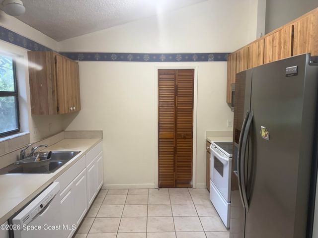 1130 Lynbrook Street NW, Palm Bay, FL 32907