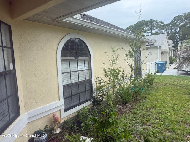 1130 Lynbrook Street NW, Palm Bay, FL 32907