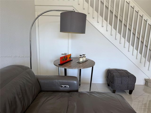 10832 NW 84th St, Doral, FL 33178